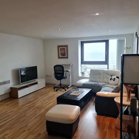 אדינבורו Stunning Waterfront Western Harbour Apartment מראה חיצוני תמונה