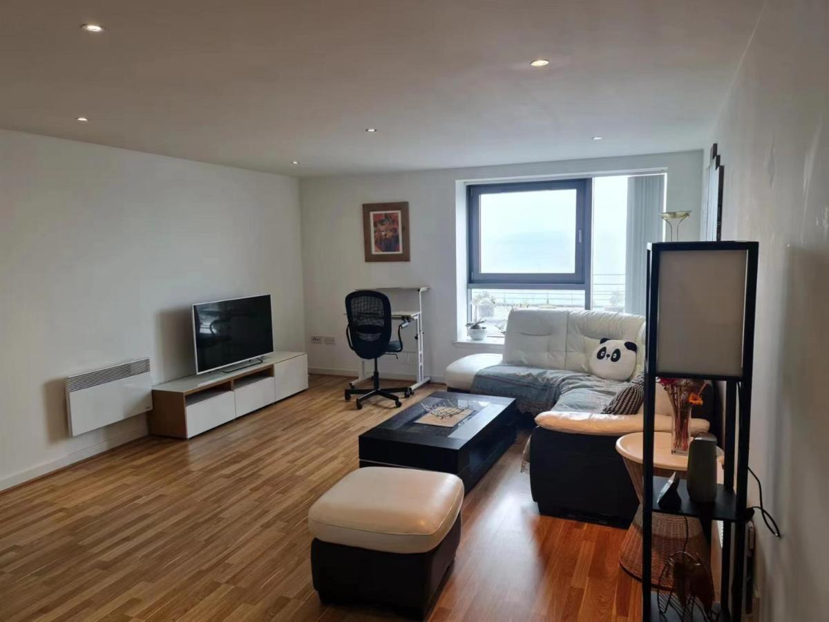 אדינבורו Stunning Waterfront Western Harbour Apartment מראה חיצוני תמונה
