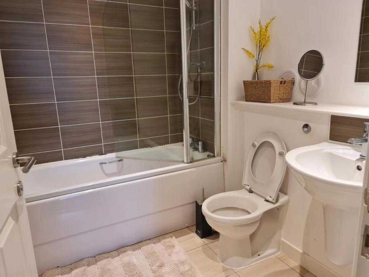 אדינבורו Stunning Waterfront Western Harbour Apartment מראה חיצוני תמונה