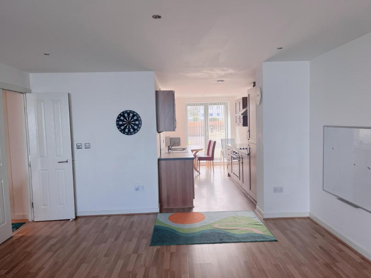 אדינבורו Stunning Waterfront Western Harbour Apartment מראה חיצוני תמונה
