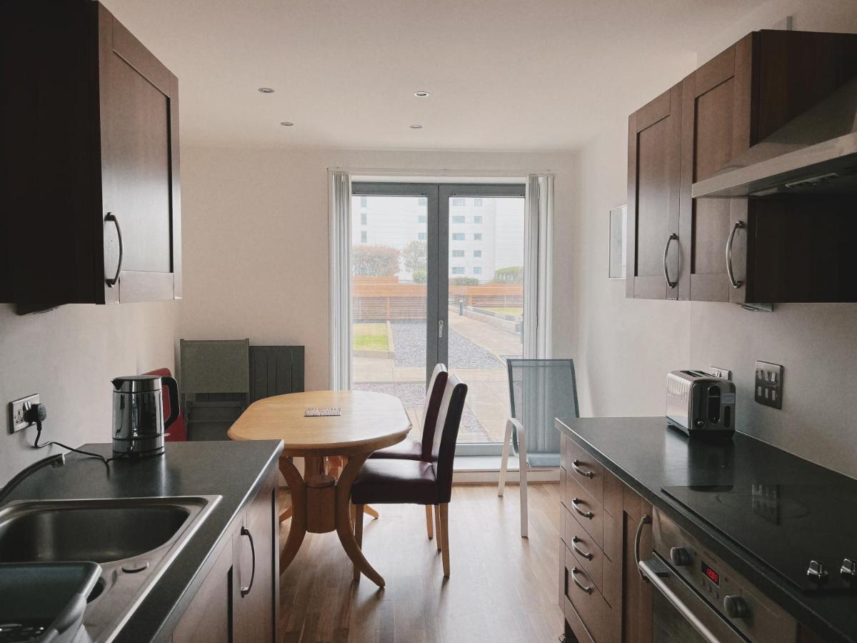 אדינבורו Stunning Waterfront Western Harbour Apartment מראה חיצוני תמונה