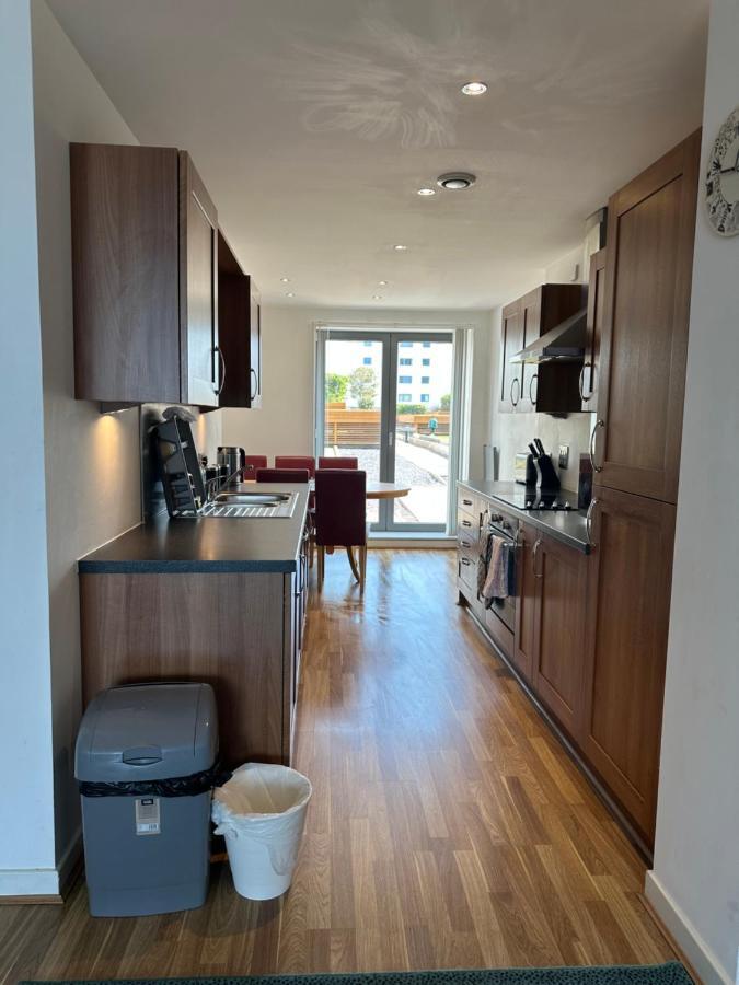 אדינבורו Stunning Waterfront Western Harbour Apartment מראה חיצוני תמונה